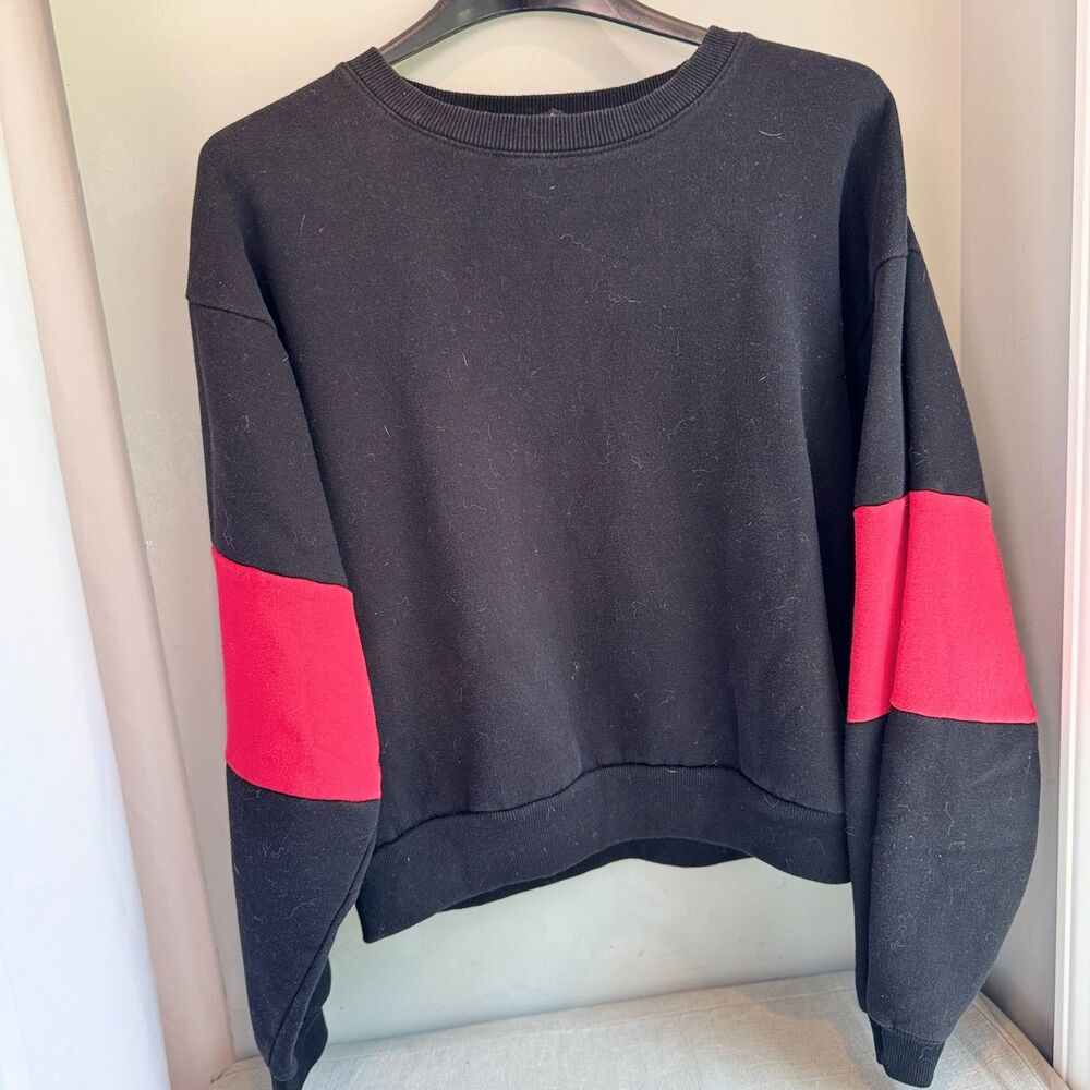 Forever 21 Red and Black Blocking Sweatshirt (Size Medium)